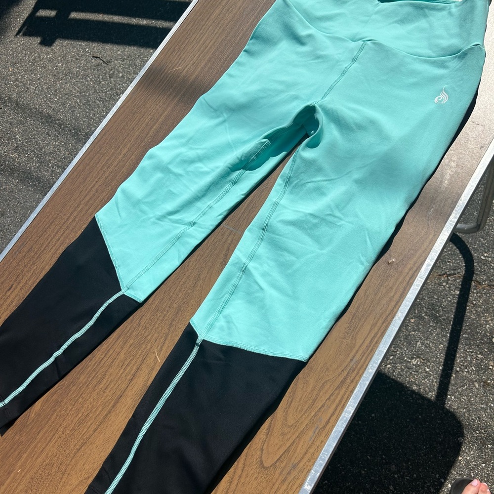 Ryderwear mint scrunch booty legging